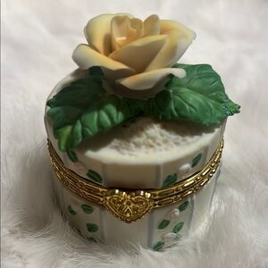 White Porcelain Trinket Box, Top Crafted Rose Flower in good Condition
